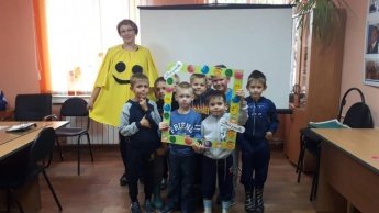 Экскурсия в библиотеку- День улыбки