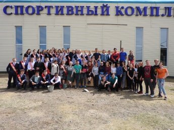Посадили дерево Победы