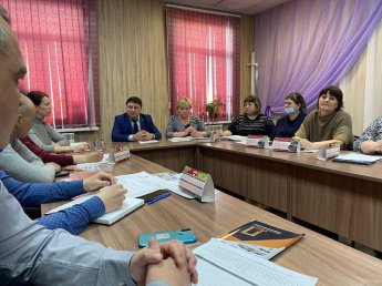 15 марта  2021 года состоялось очередное собрание председателей ТОСов с представителями администрации Хомутовского МО, на котором были подведены итоги работы за 2020 год 